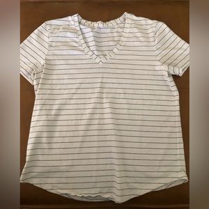Lululemon love v neck tee size 6